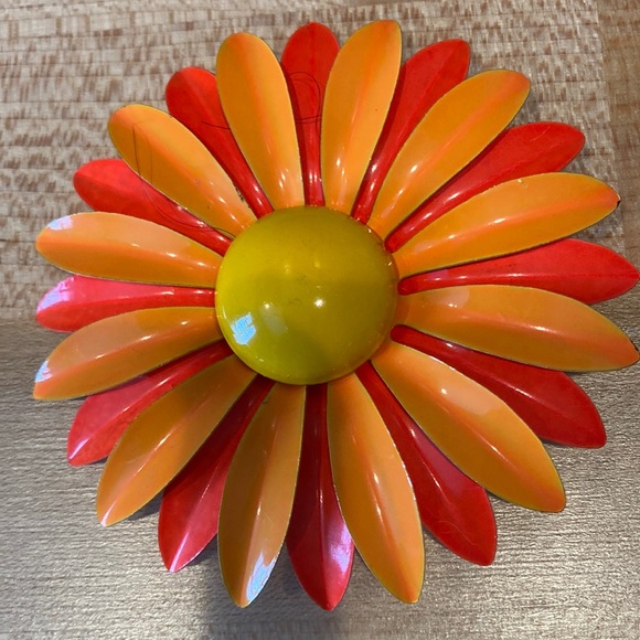 Jewelry - VINTAGE 1960’S ENAMEL FLOWER BROACH!!  Daisy